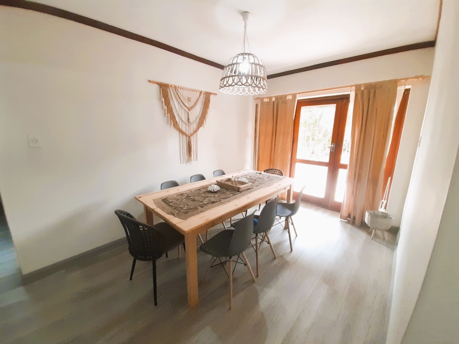 6 Bedroom Property for Sale in Paradise Beach Eastern Cape